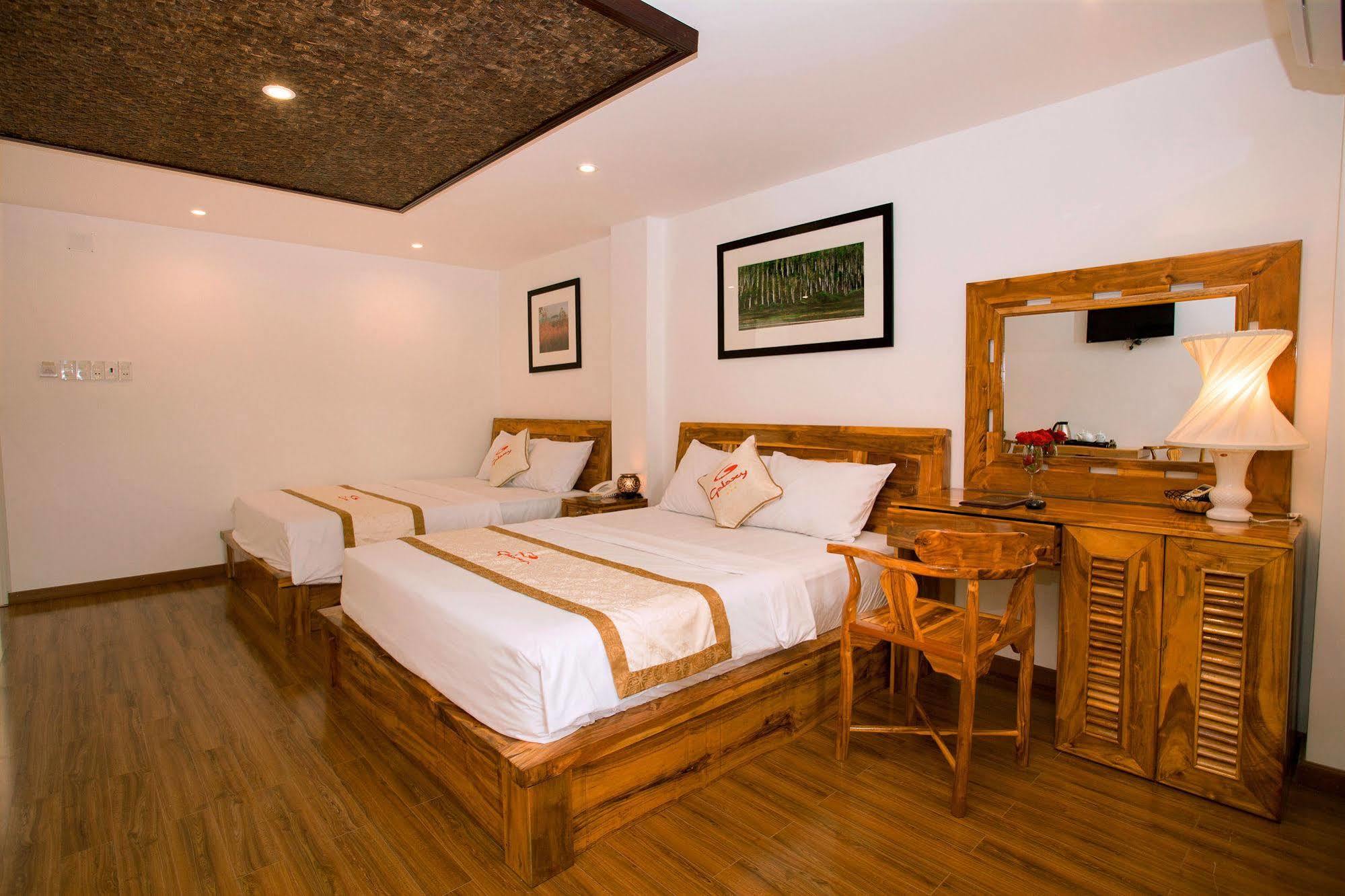 Rex & 3* Nha Trang