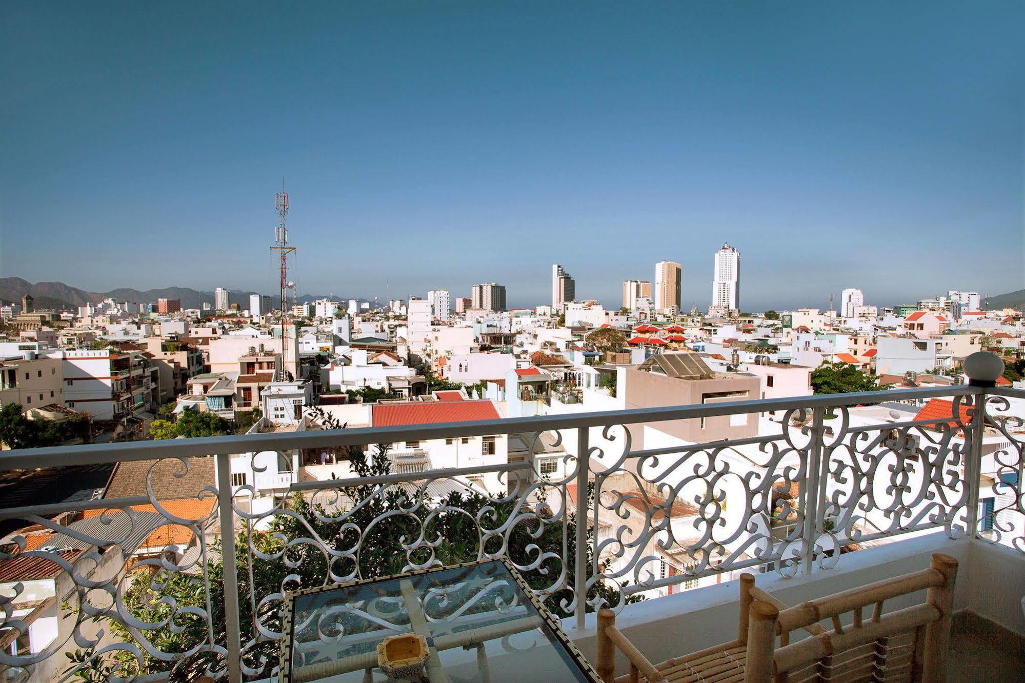 Rex & 3* Nha Trang