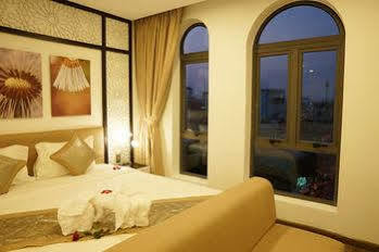 Hotel Flora &