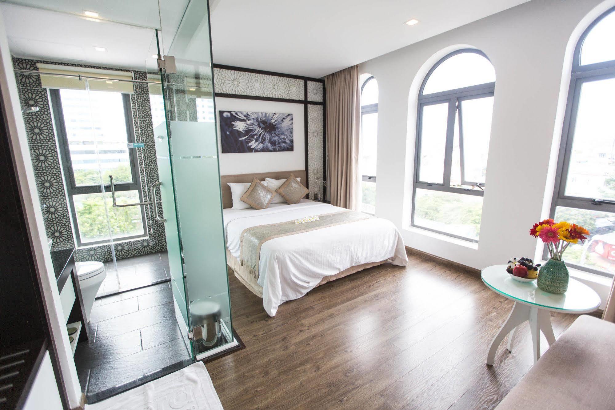 Flora & Hotel 2*