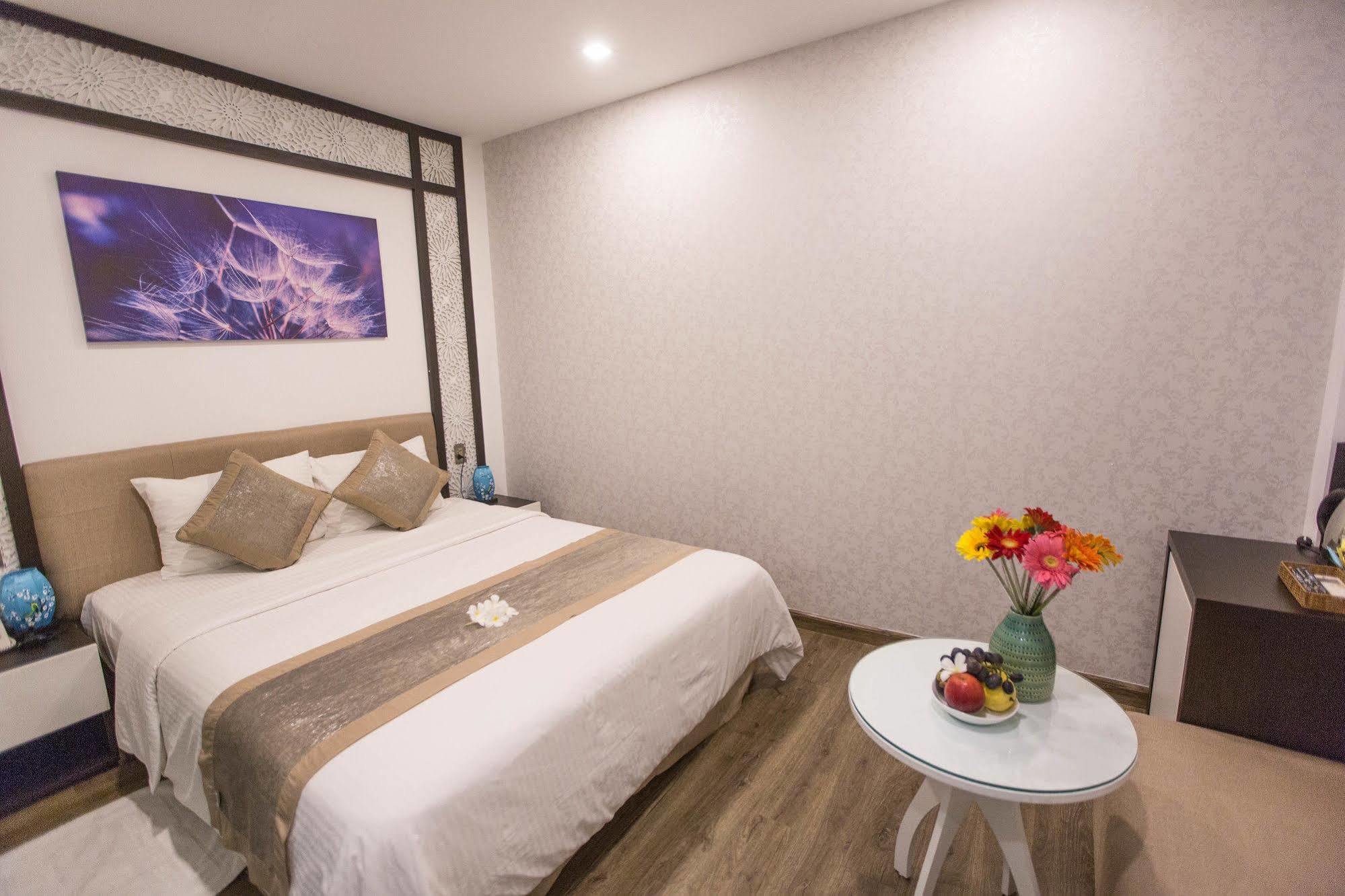Flora & Hotel 2*