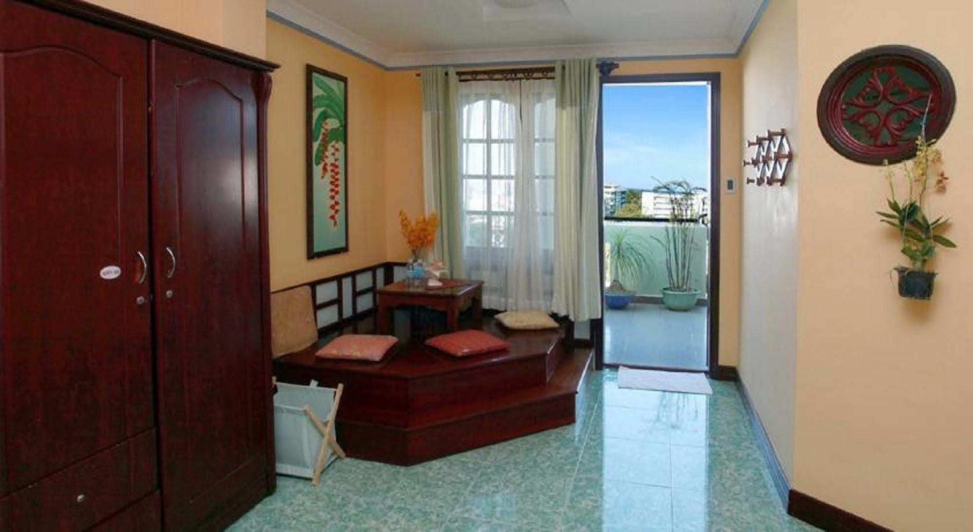 La Suisse Hotel