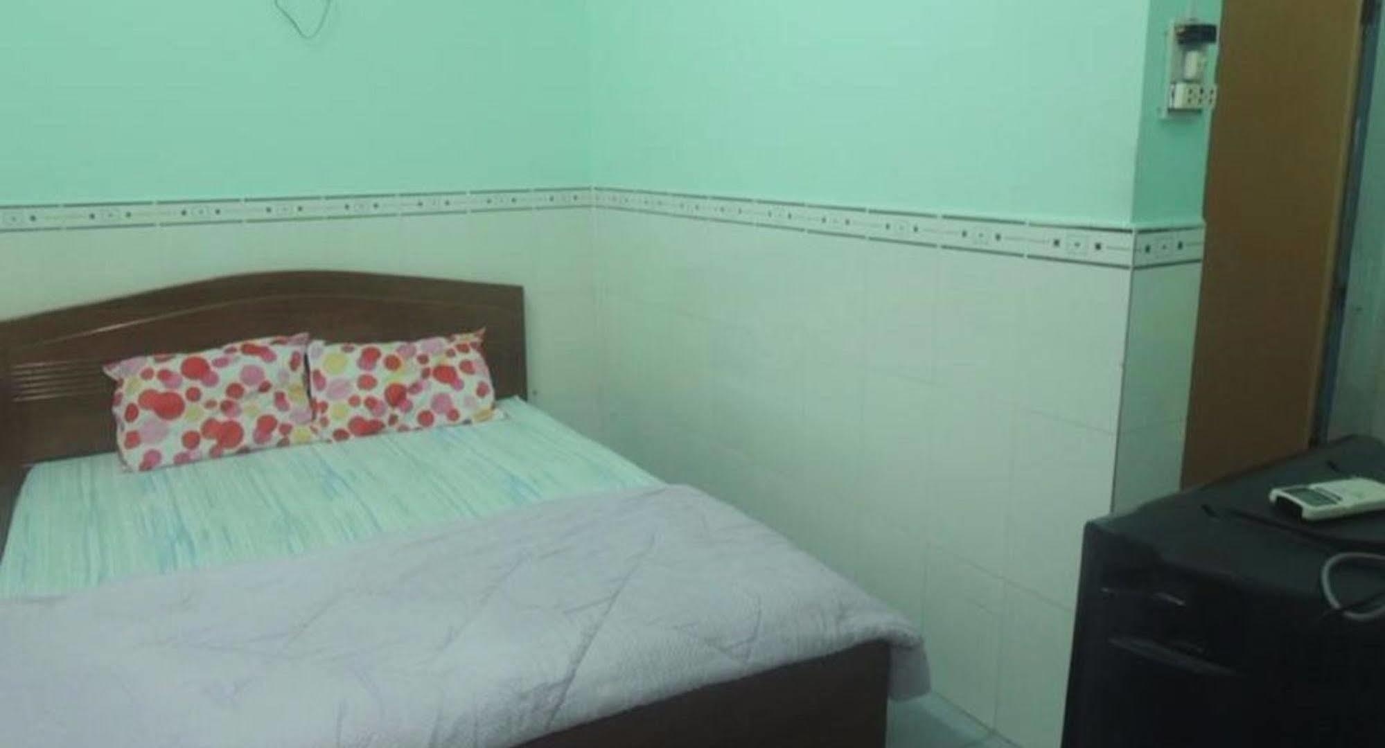 Nam Phuong Hostel *