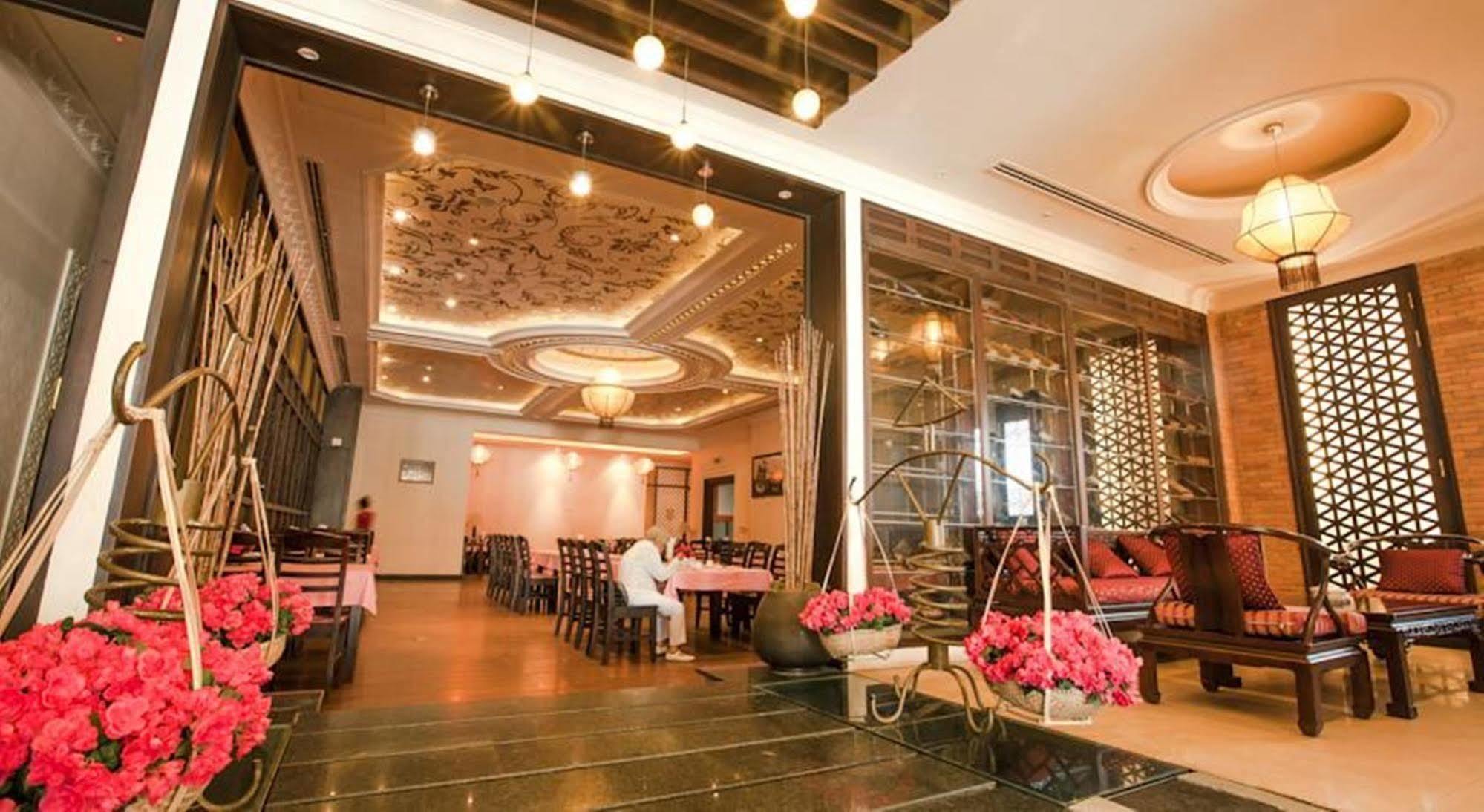 Den Long Do Hotel