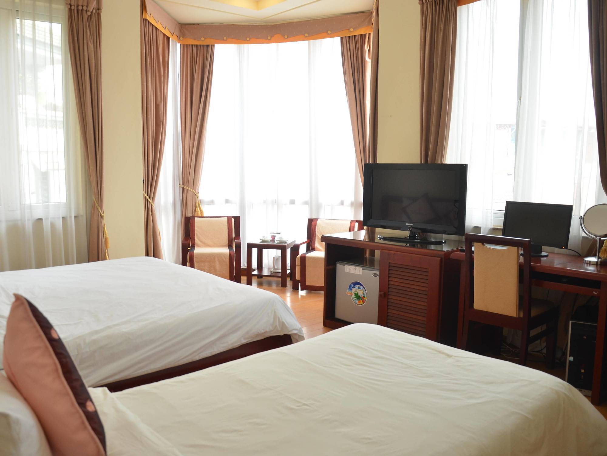 Camellia 4 Hotel 2*