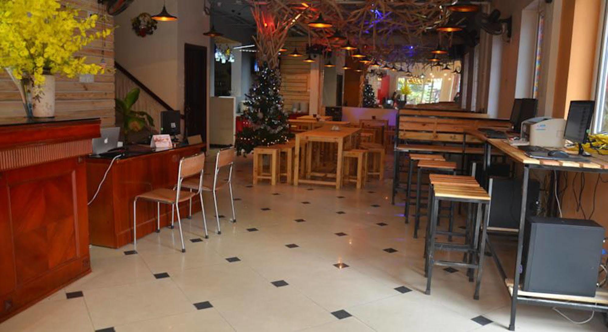 Camellia 4 Hotel 2*