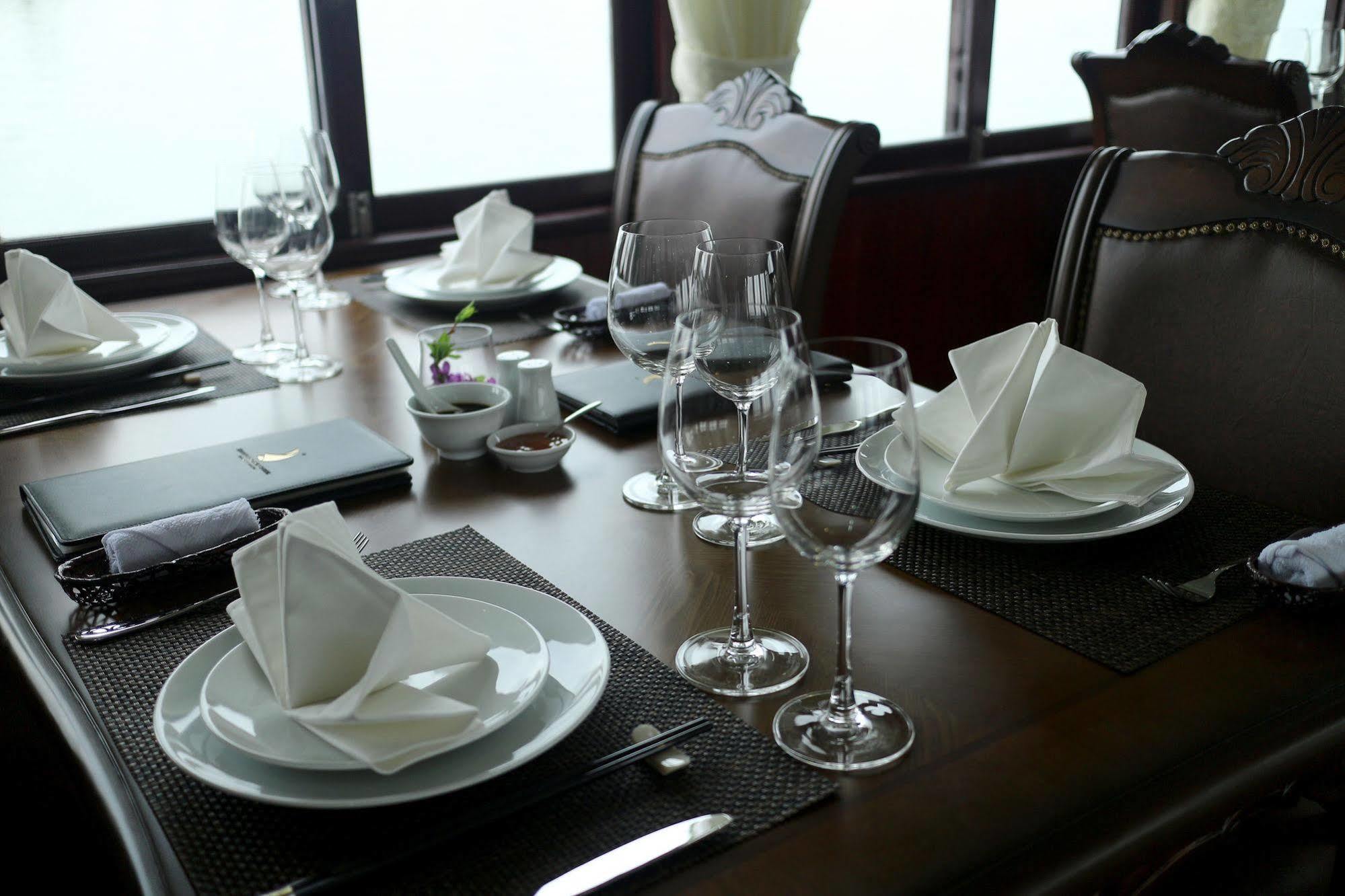 Halong Phoenix Cruiser Ha Long