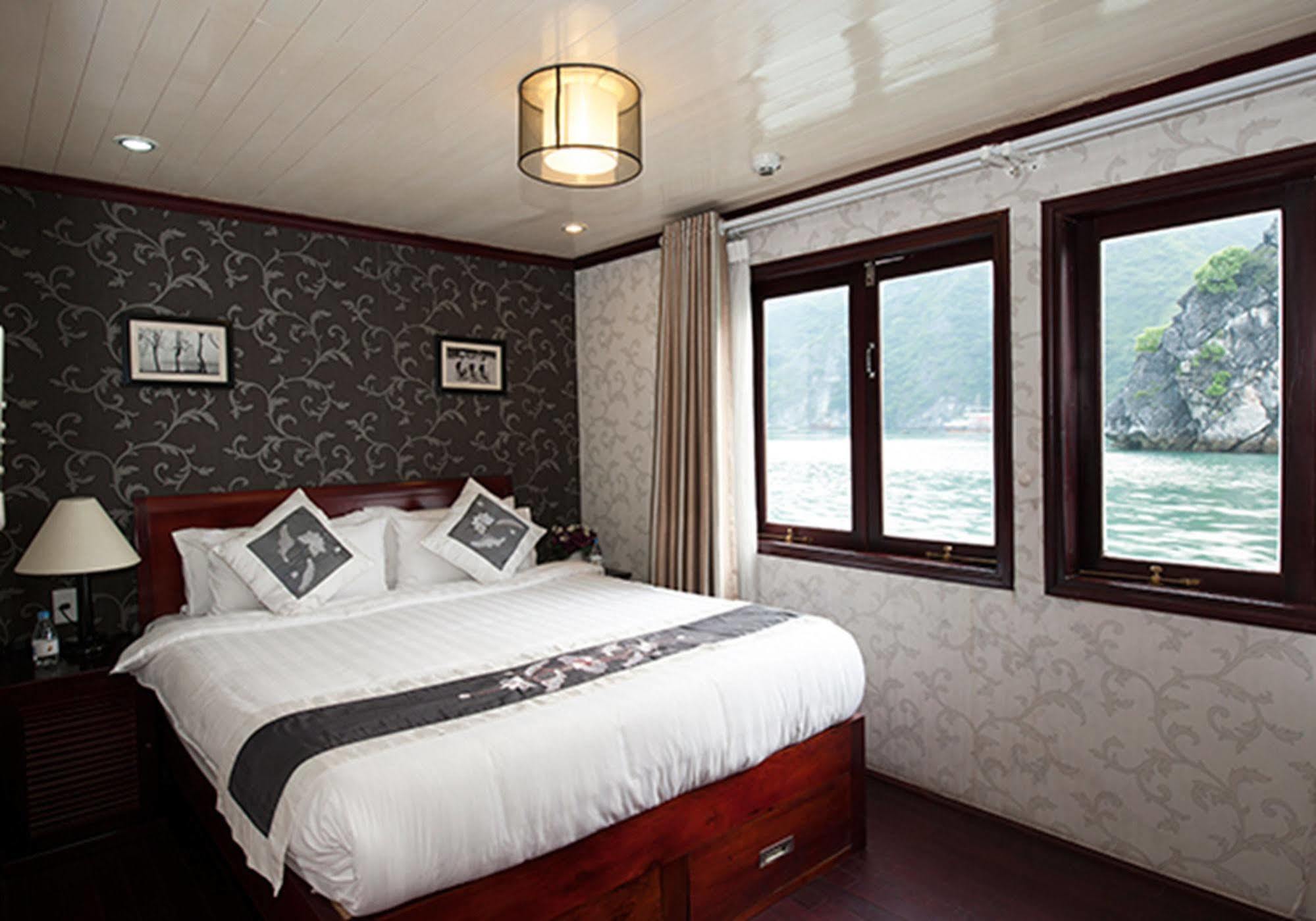 Halong Phoenix Cruiser Ha Long