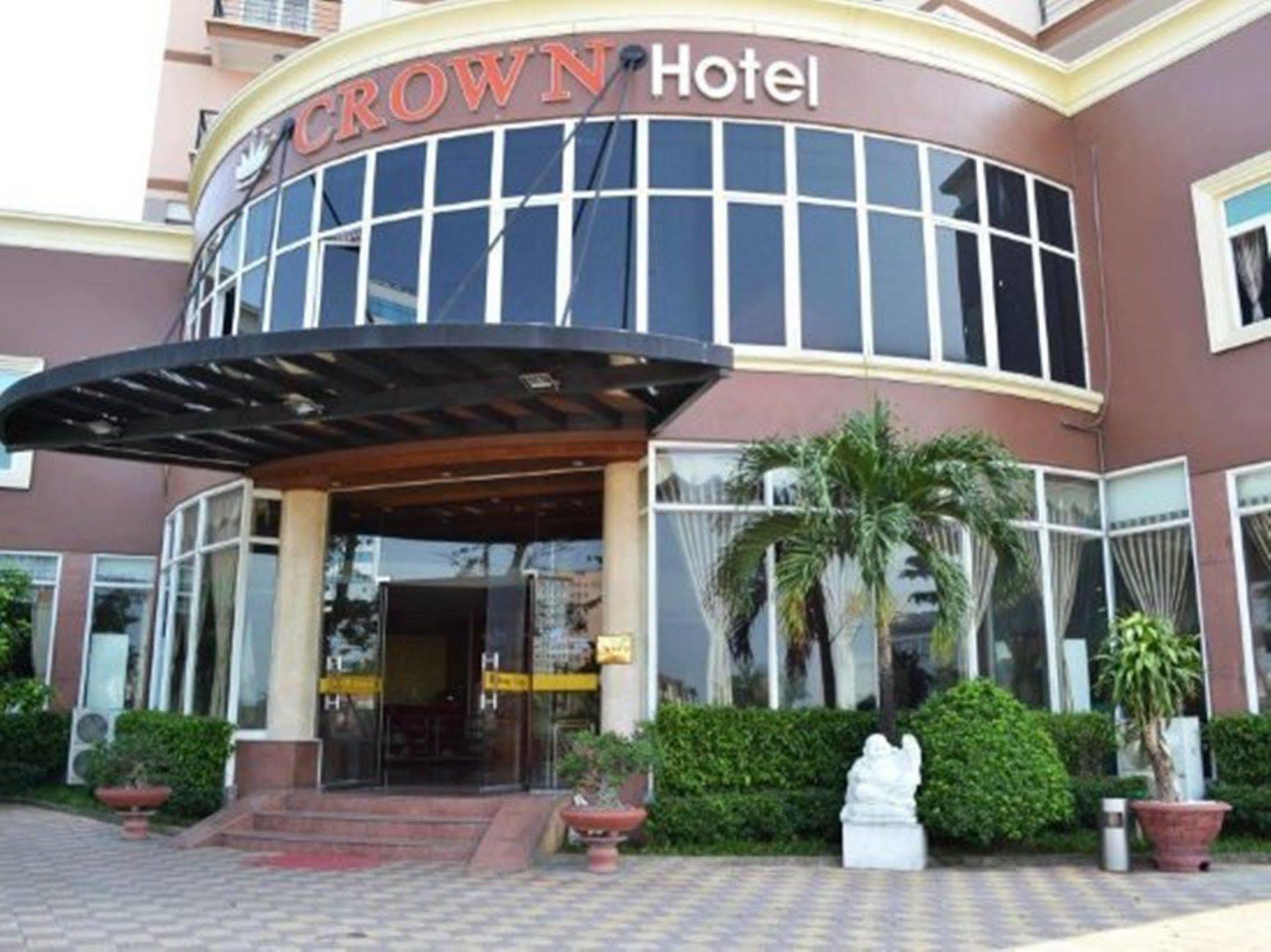 Crown Hotel 3*