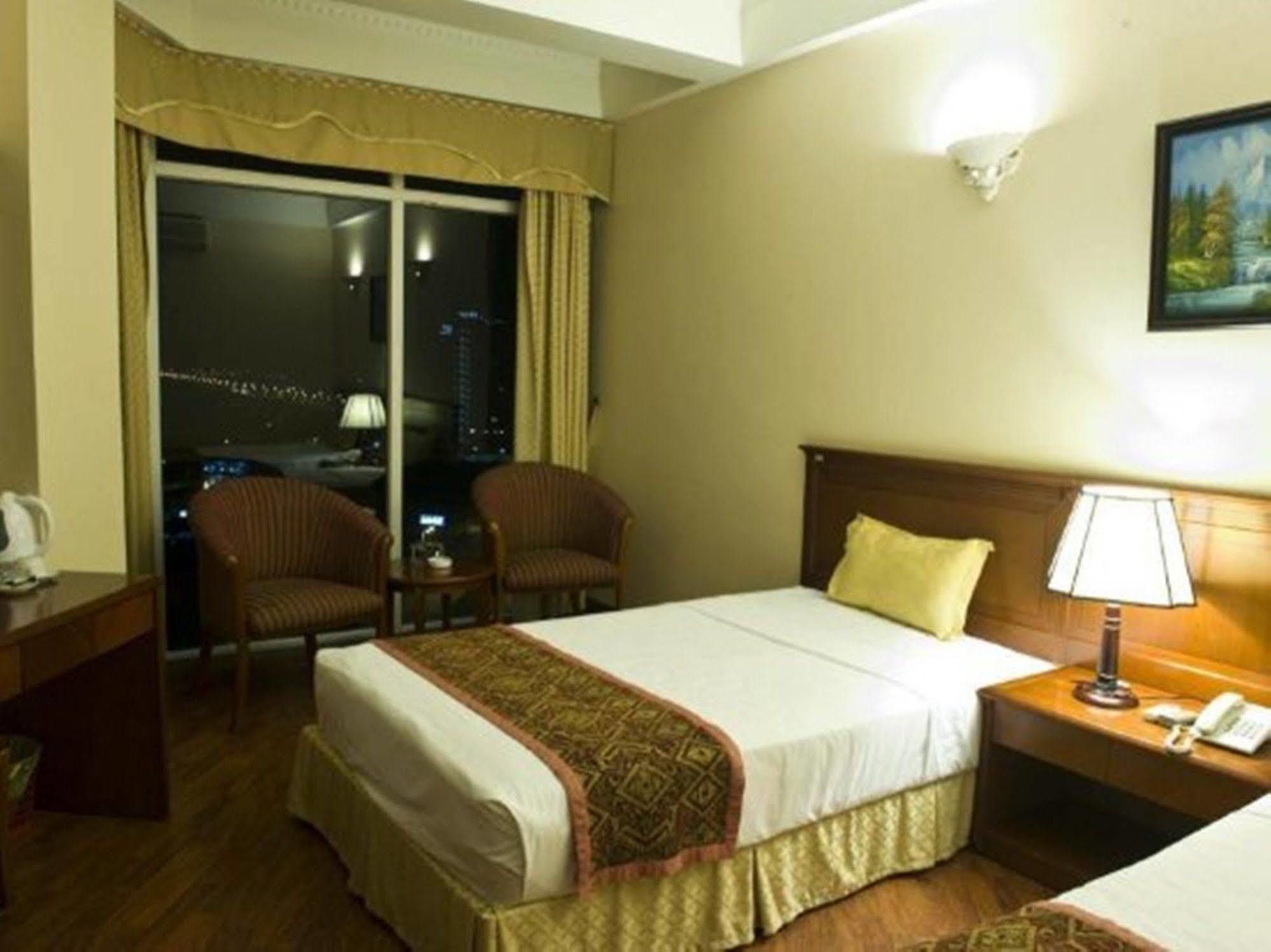 Hotel Crown 3*
