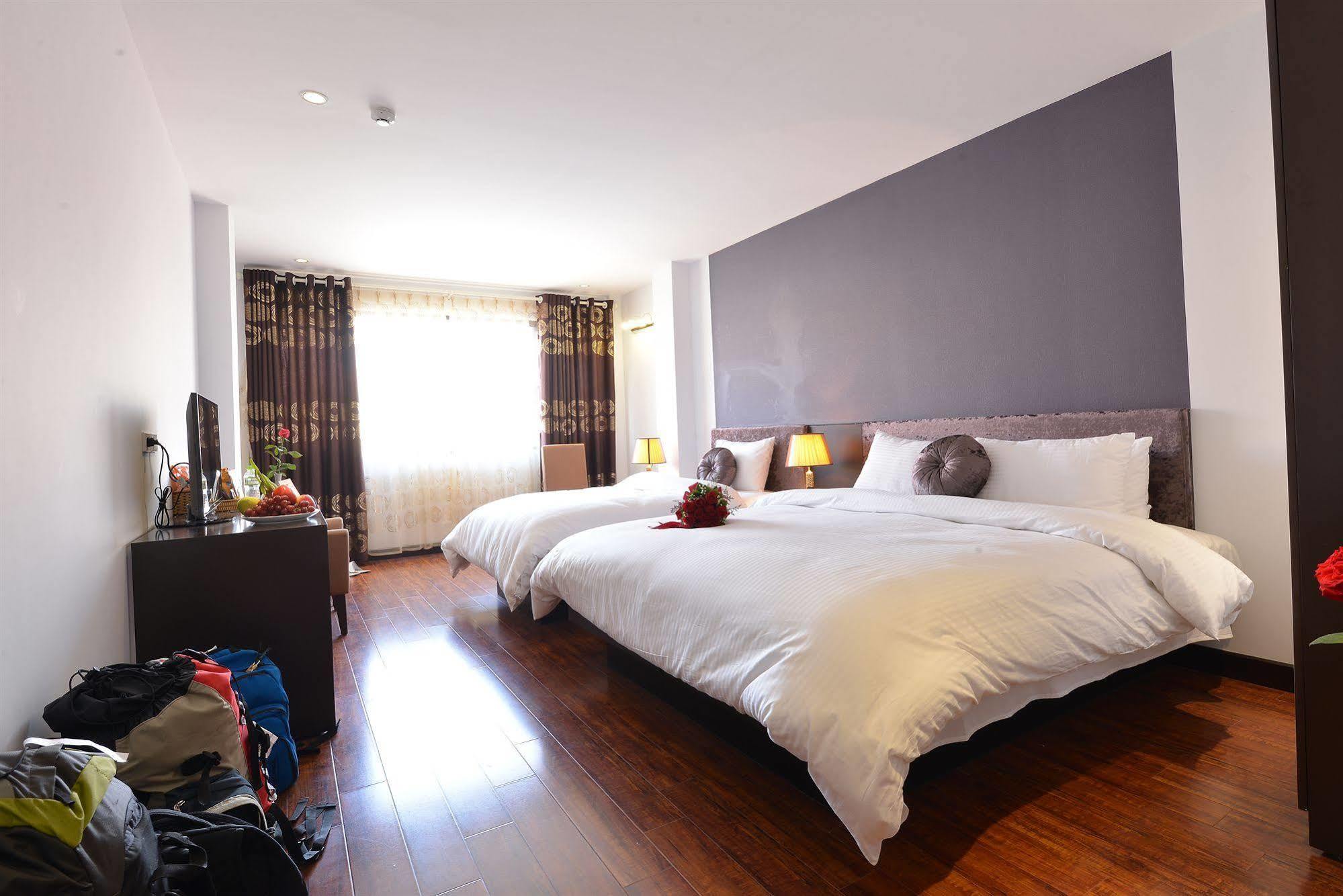Và La Palm Premier Hà Nội Khách sạn 4*