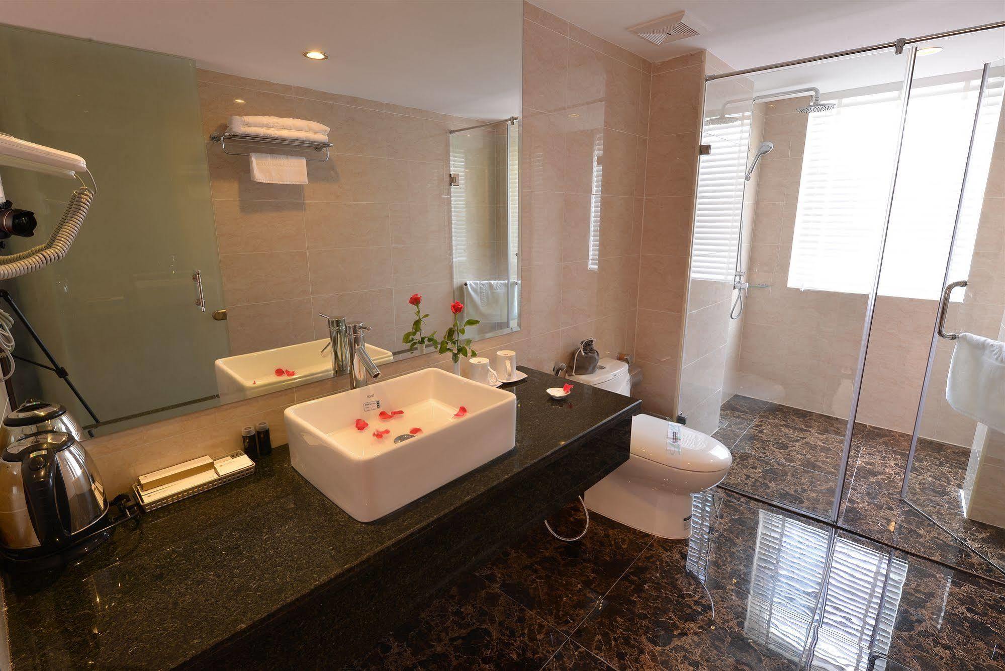 Và La Palm Premier Hà Nội Khách sạn