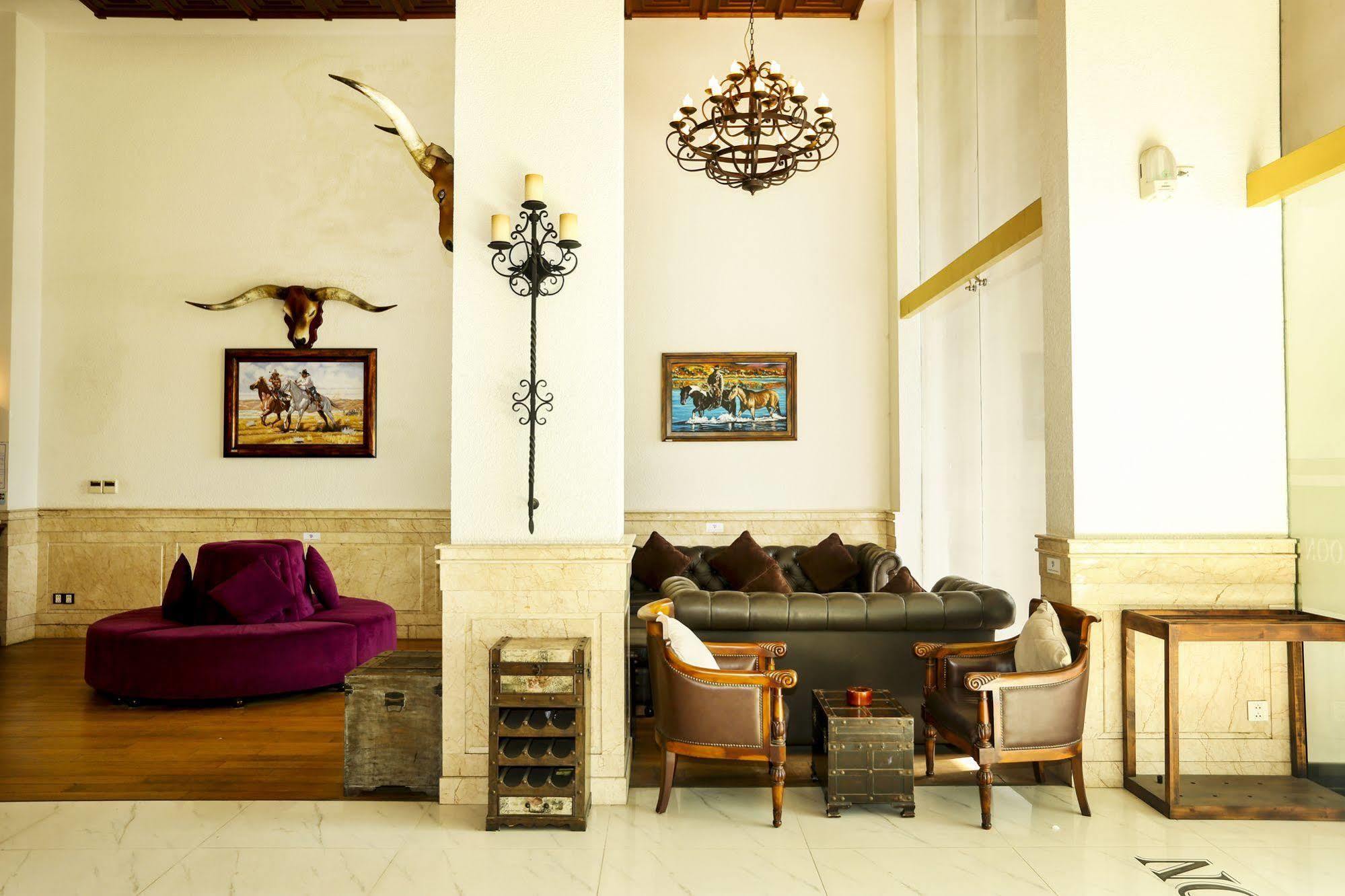 Seventeen Saloon Da Nang