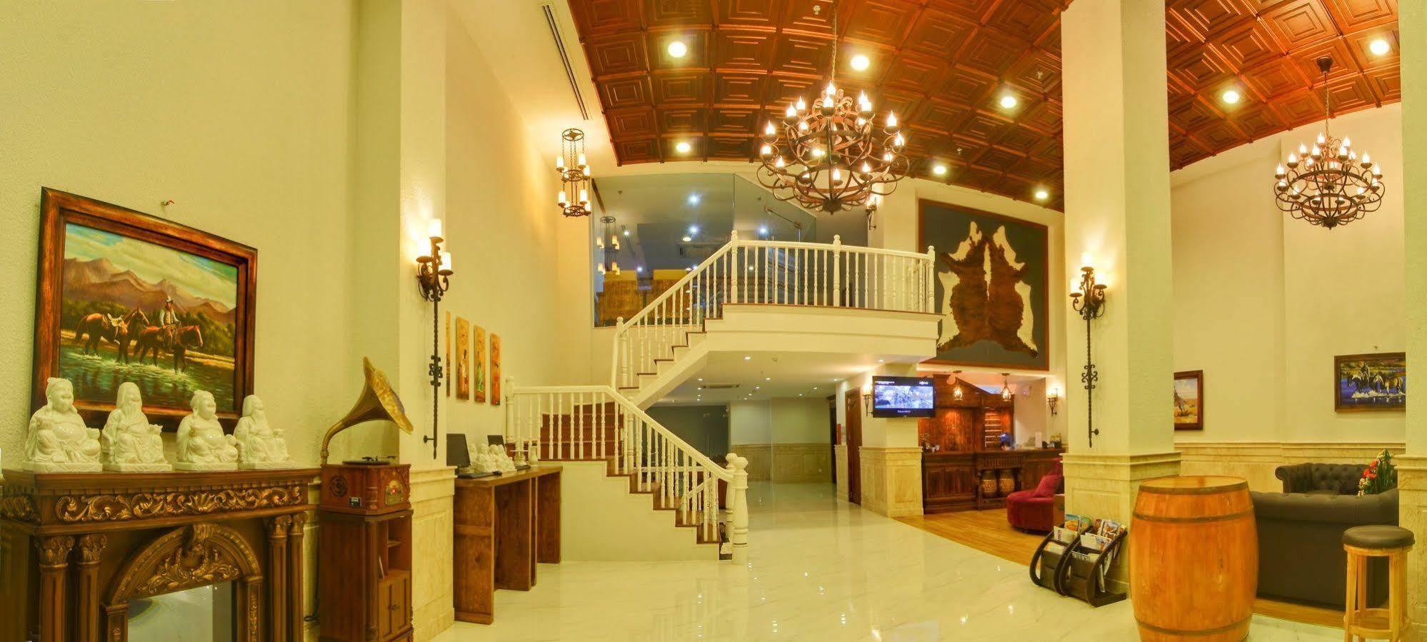 Seventeen Saloon