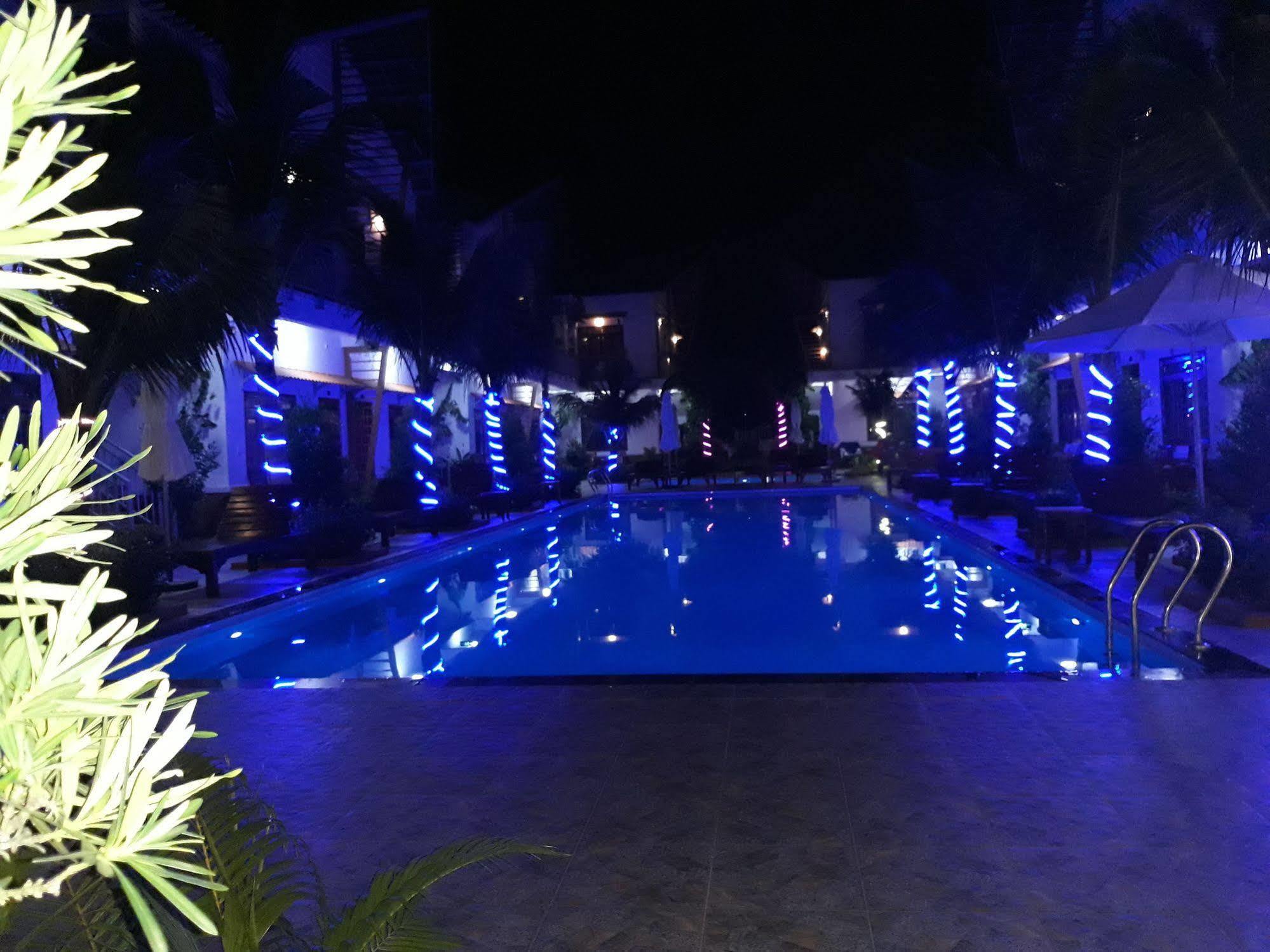 Camellia & Resort 3*