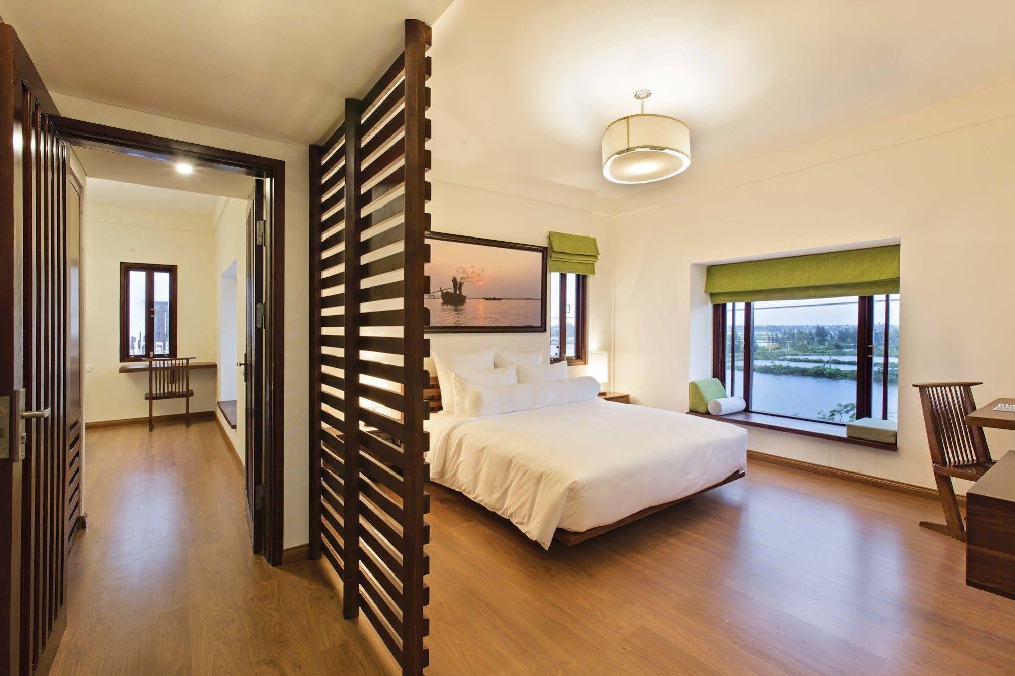 Khách sạn The 4*