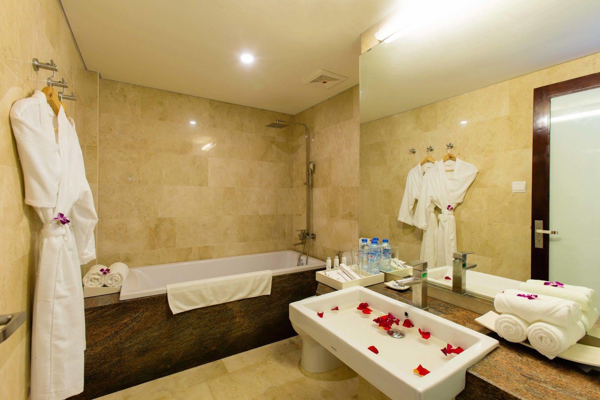 The Khách sạn 4*