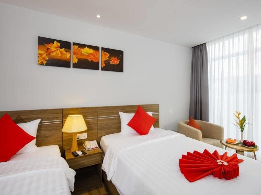 Hotel Maple Leaf &