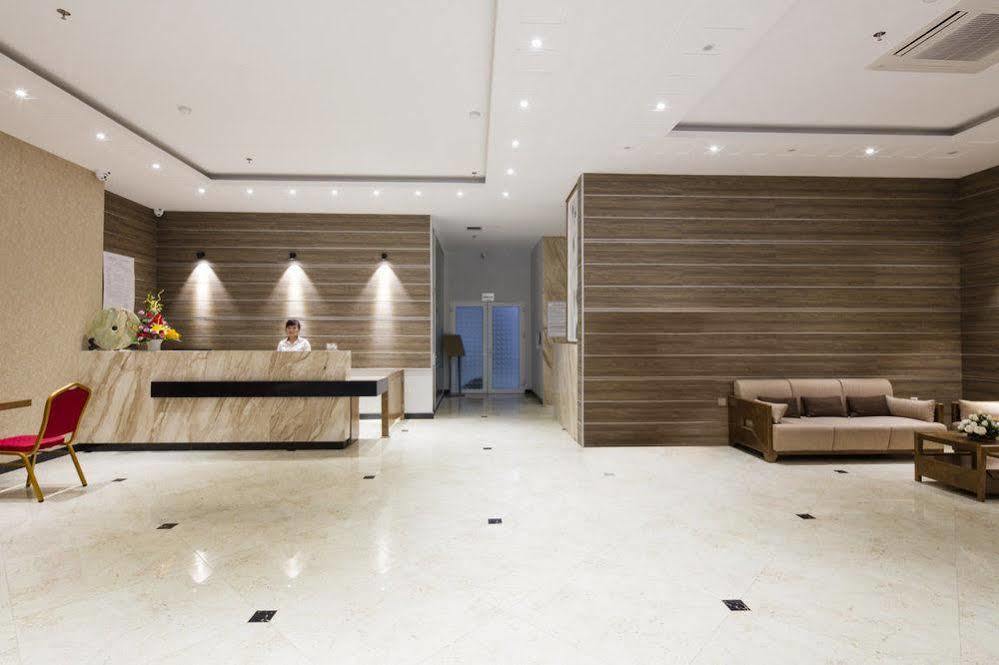 Hotel Maple Leaf &