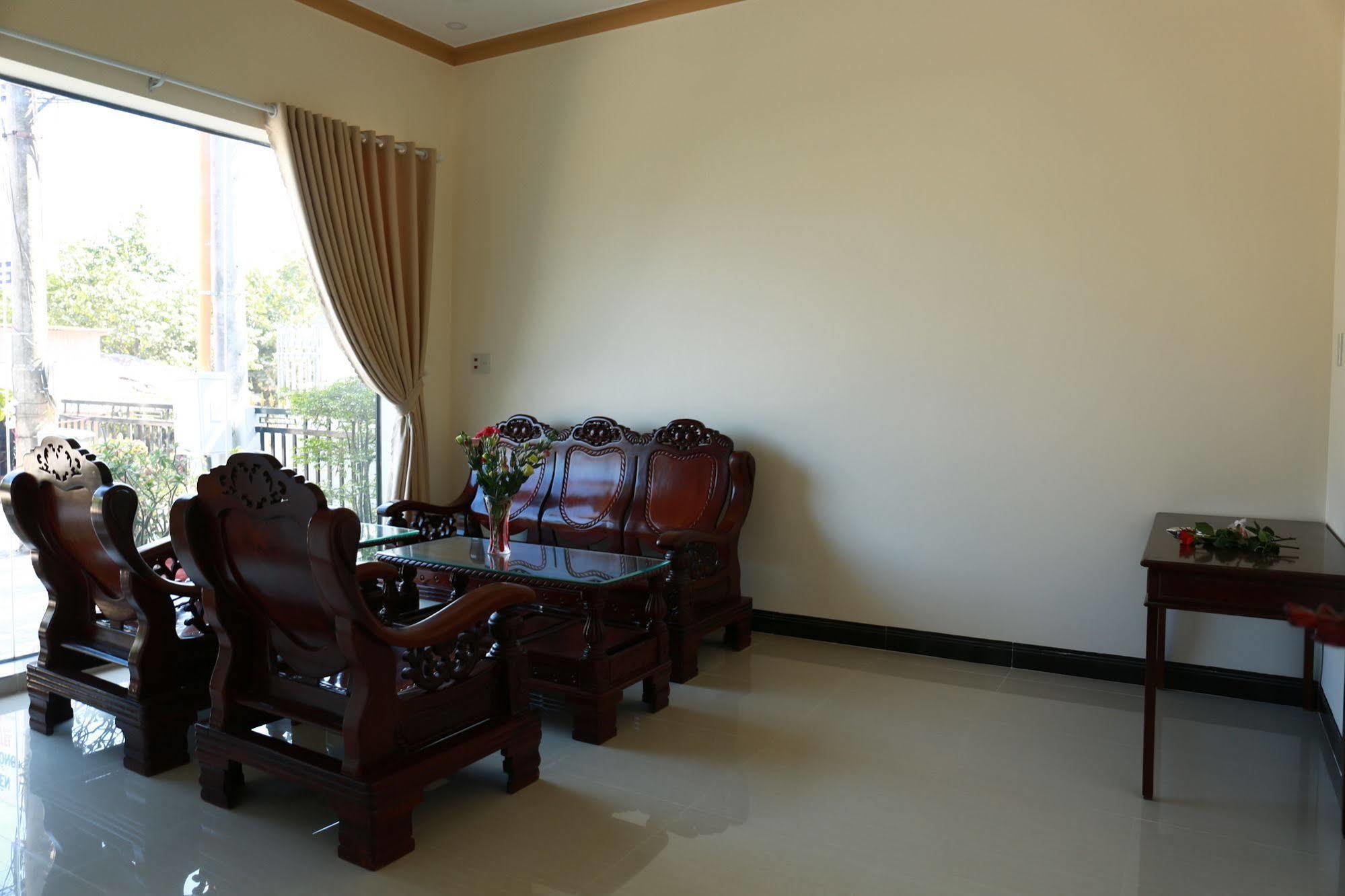 Lien Thong Hotel *