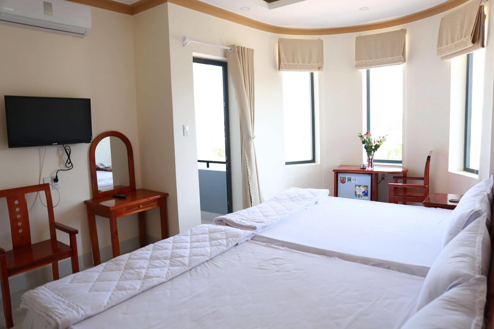 Lien Thong Hotel *