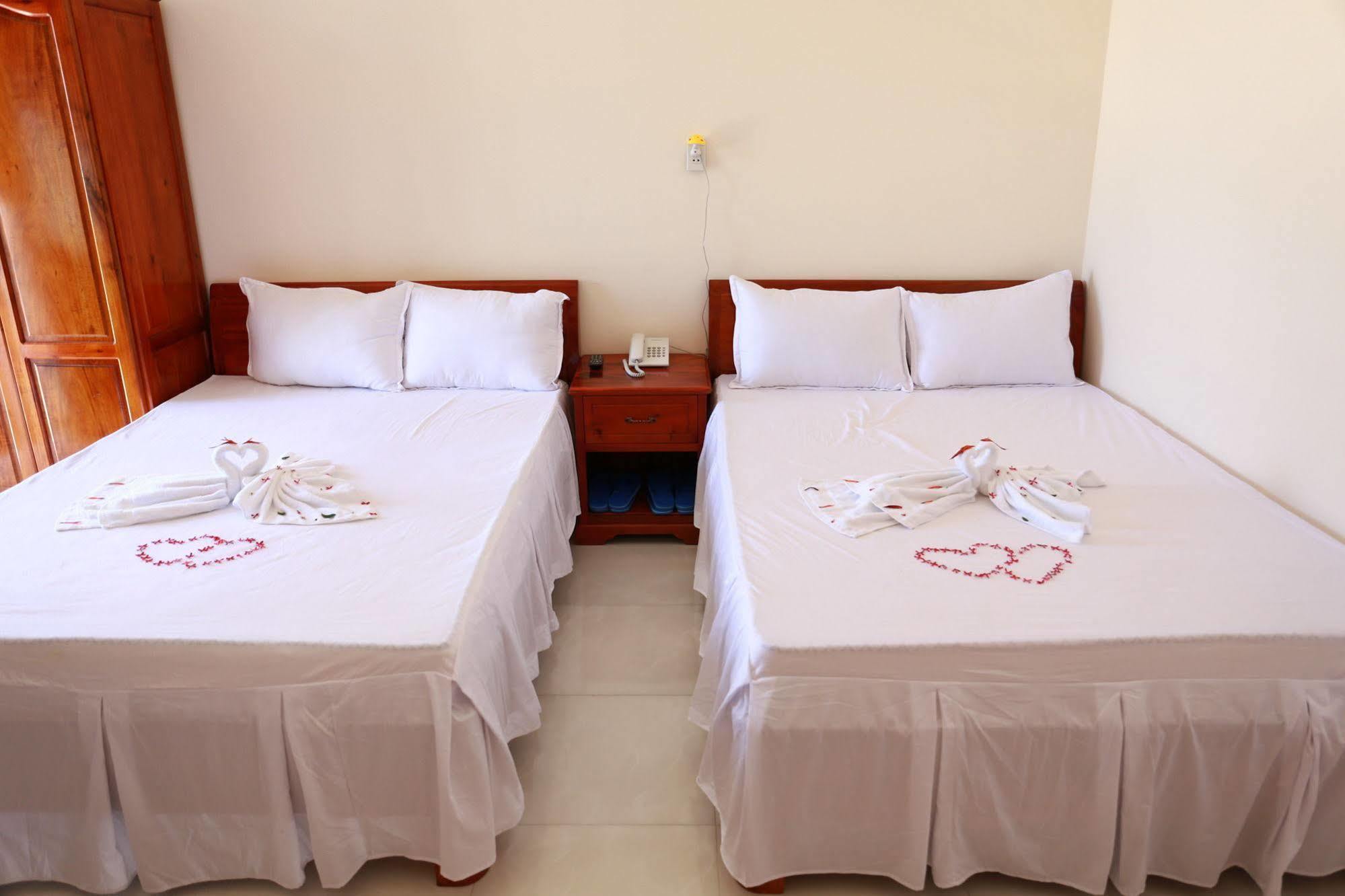 Lien Thong Hotel *
