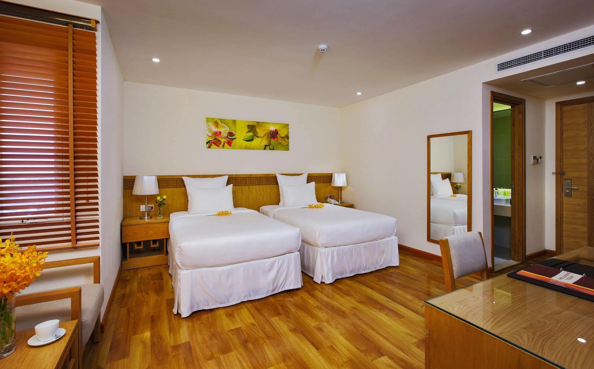 Rosaka Hotel 4*