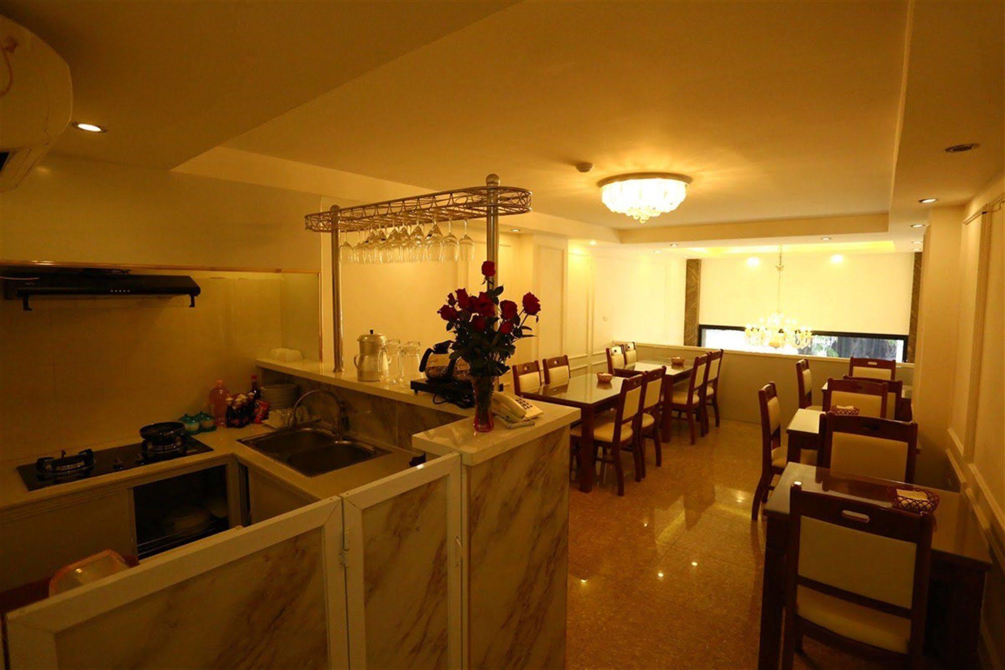 Queen Light Hotel Hanoi