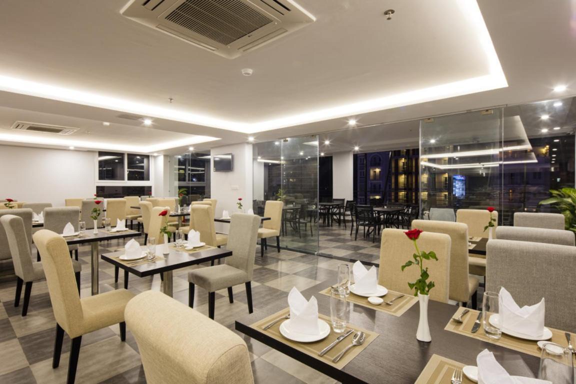 Hotel Maple Leaf &