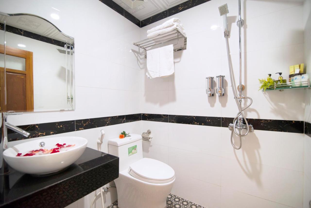 Charming Hotel-203 Nguyen Thoai 2*