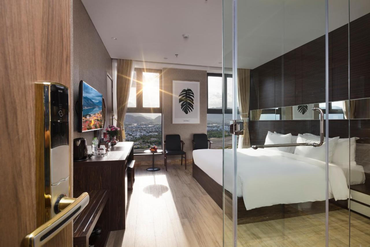 Hotel Emerald Bay & 5*