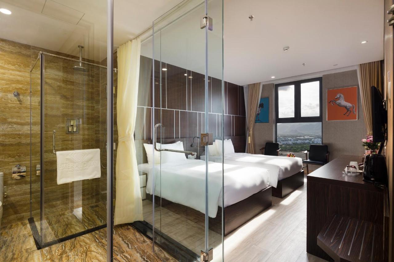 Hotel Emerald Bay & Nha Trang