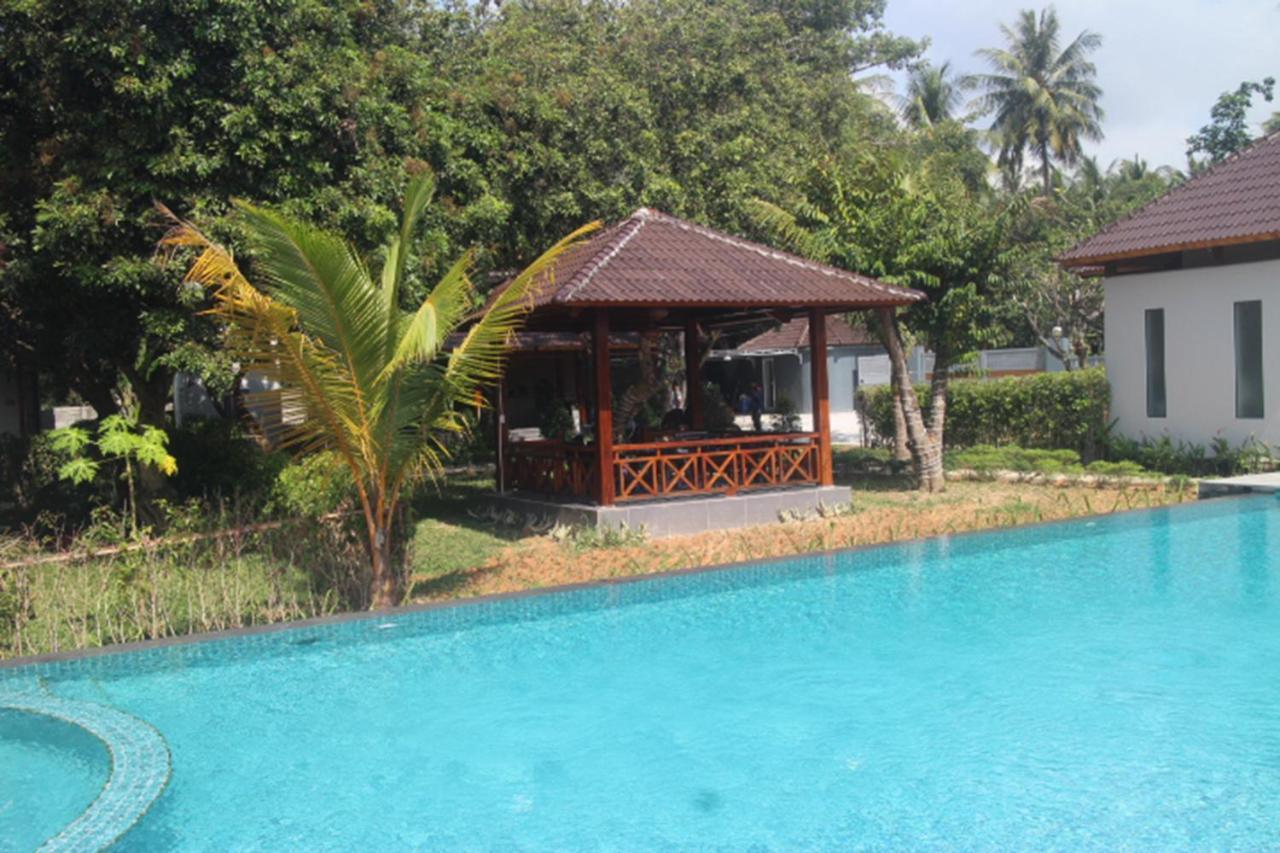 Emerald Ong Lang Beach Campsite