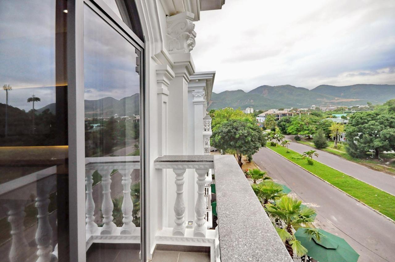 Hotel Crown Nguyen Hoang