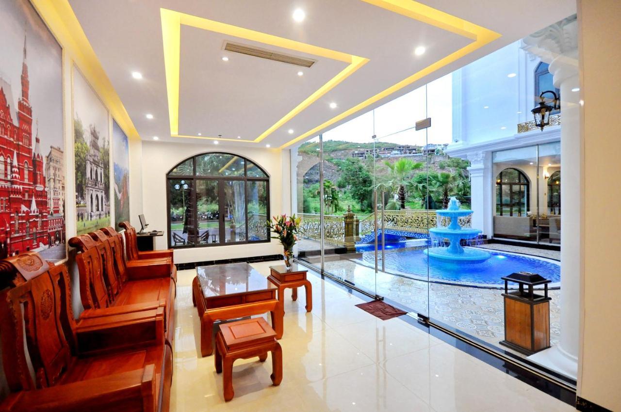 Crown Nguyen Hoang Hotel