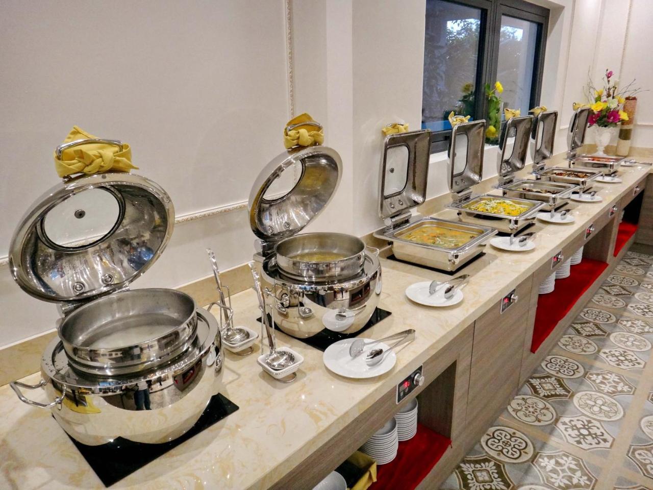 Hotel Crown Nguyen Hoang
