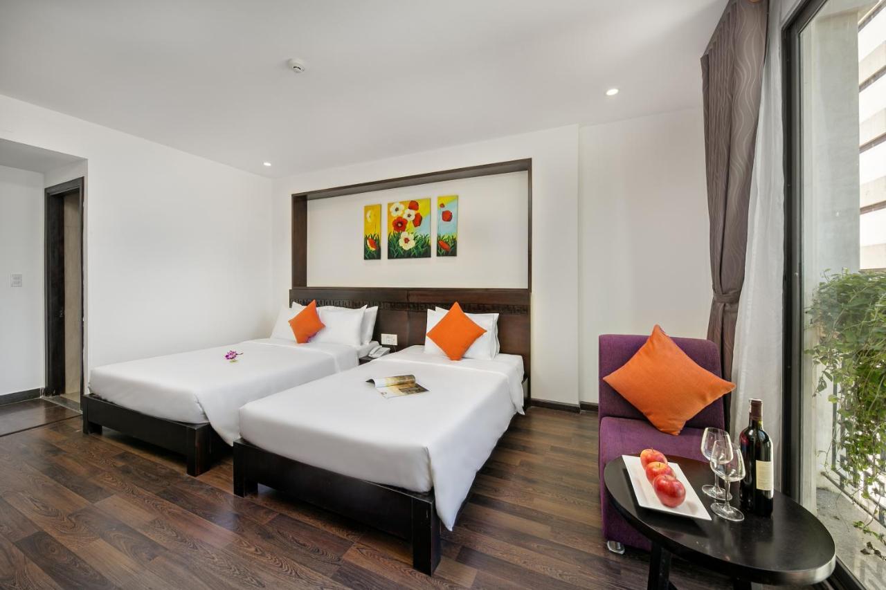 Emily & Hotel 3*