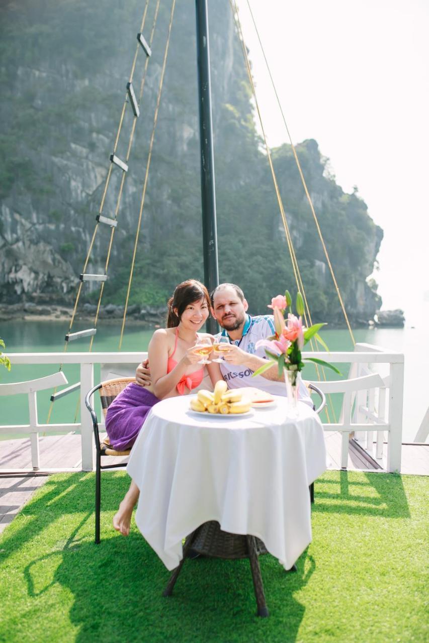 Viola Cruise Halong Bay