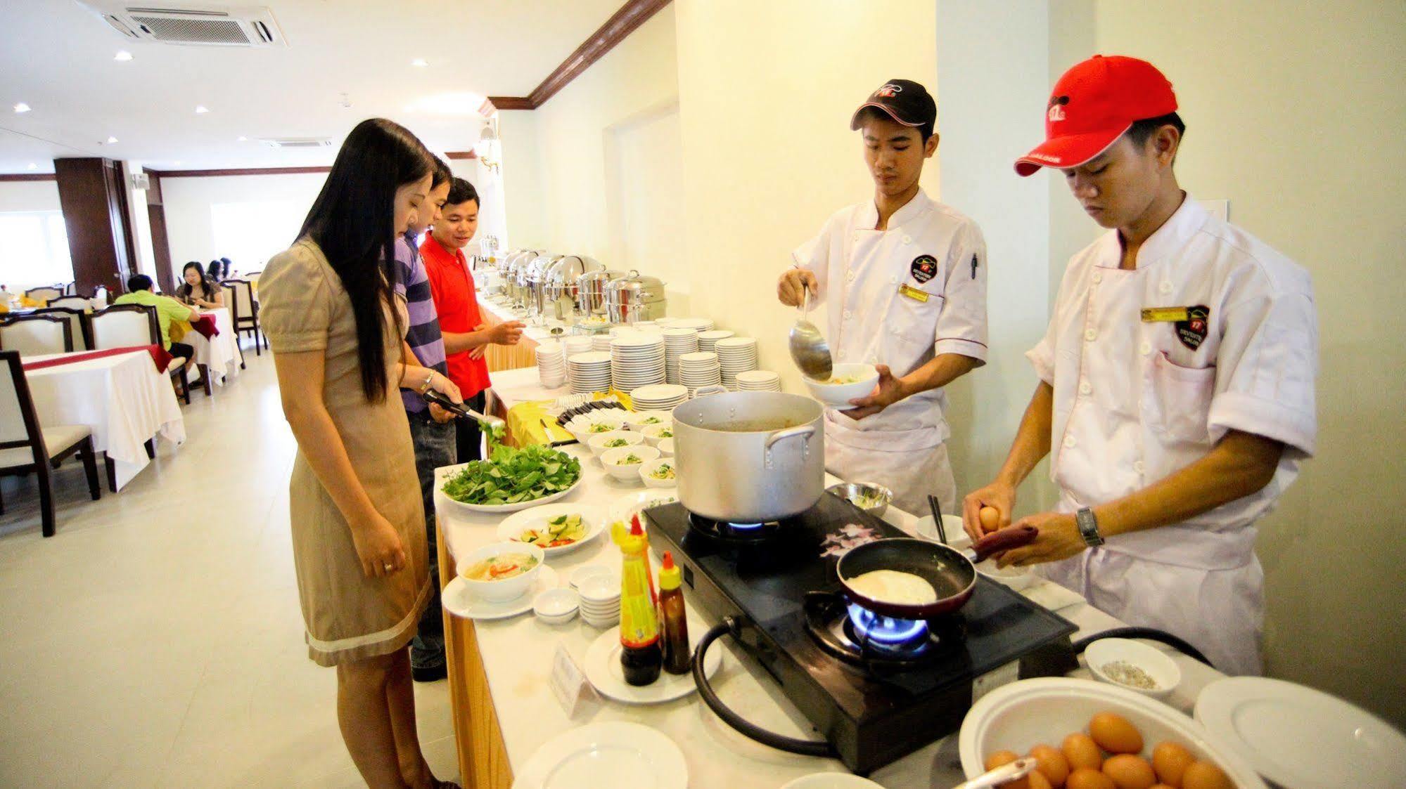Seventeen Saloon 3* Da Nang