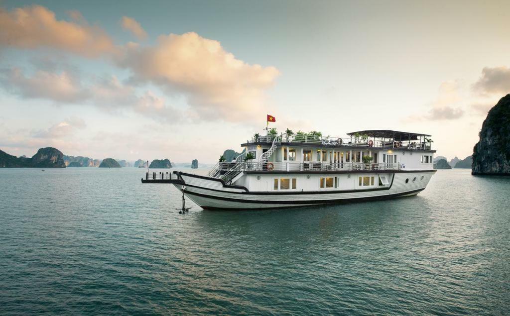 Halong Majestic Legend Cruise  4*