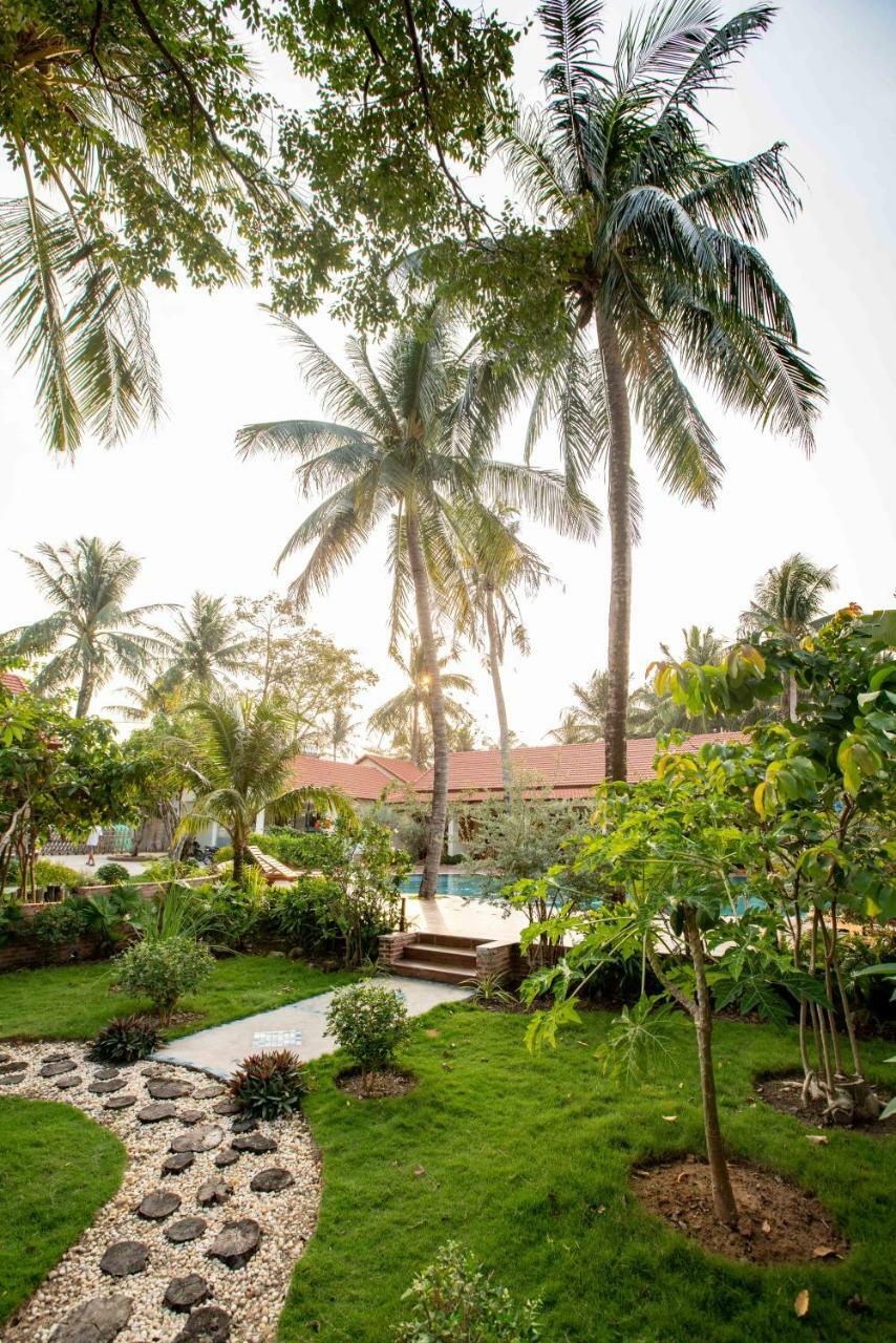 Hula Hula Beachfront Resort