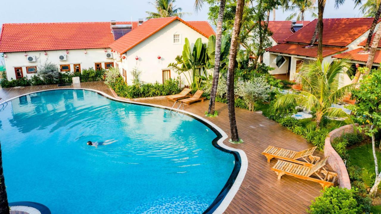Hula Hula Beachfront 3*
