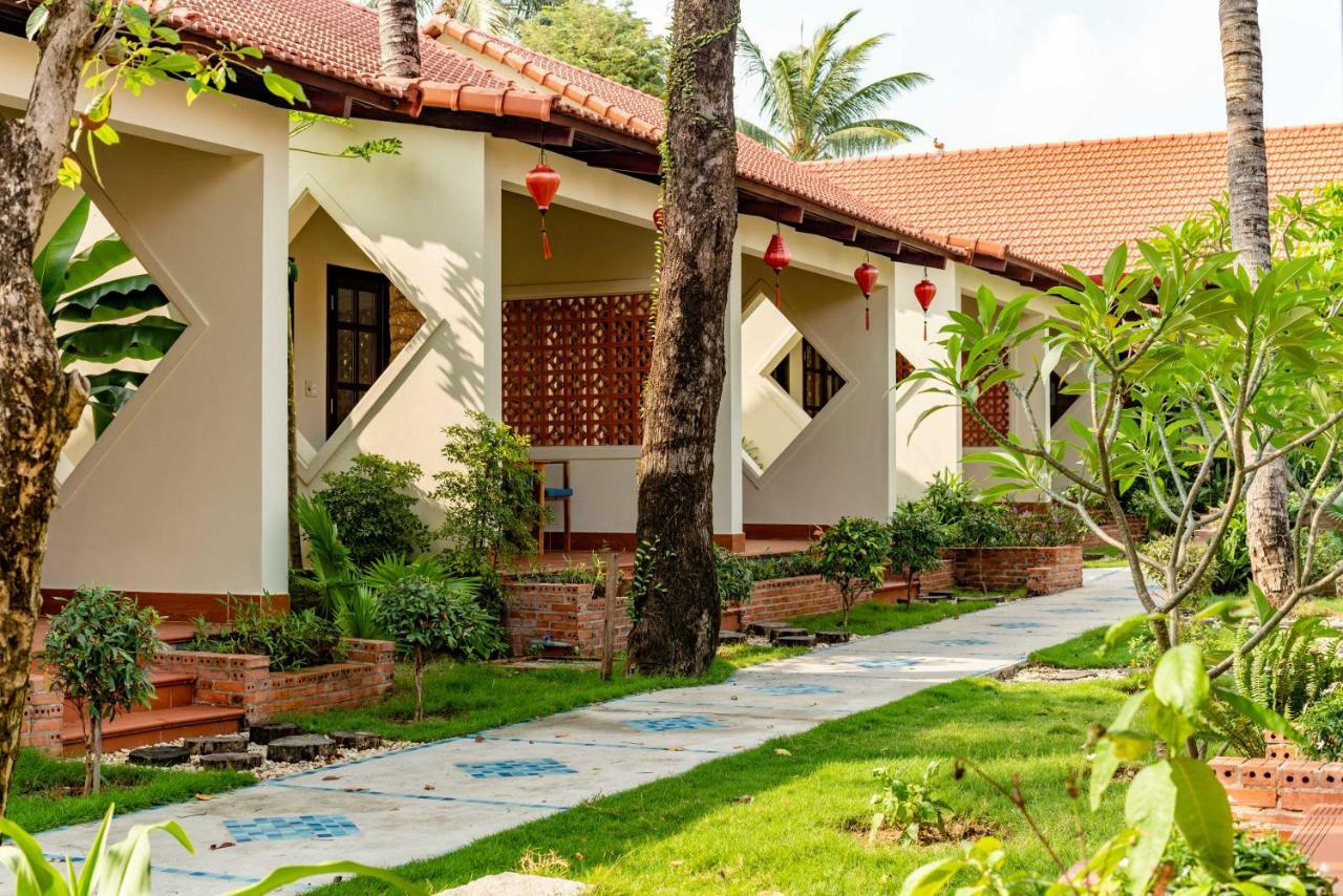 Hula Hula Beachfront 3*