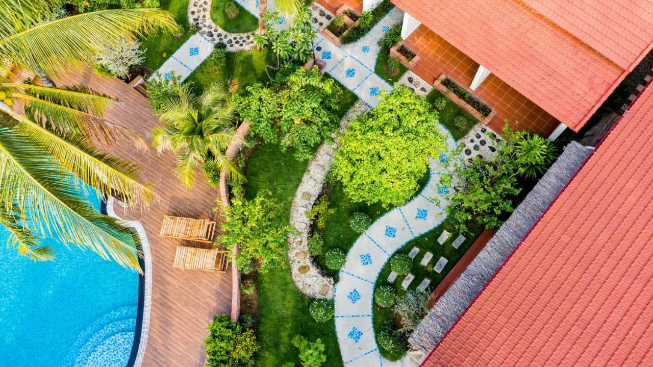 Hula Hula Beachfront 3*