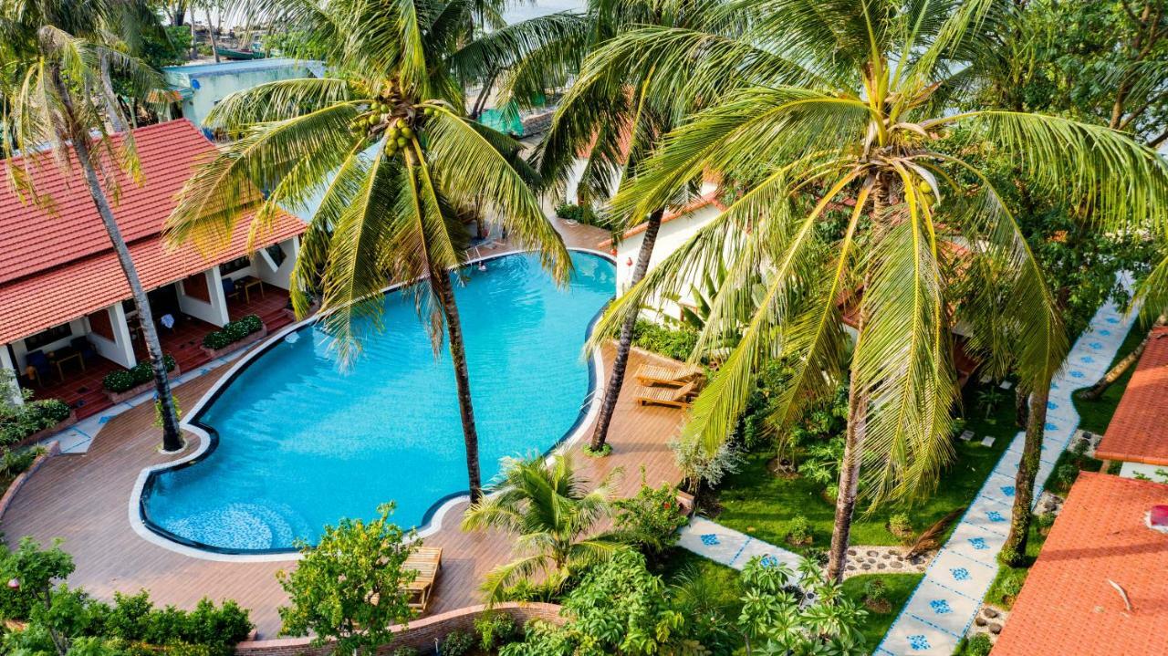 Resort Hula Hula Beachfront