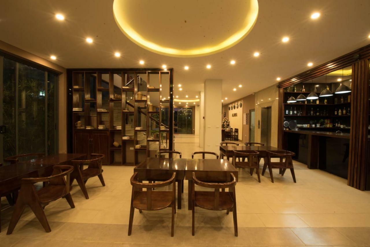 Aloha Hotel 2*