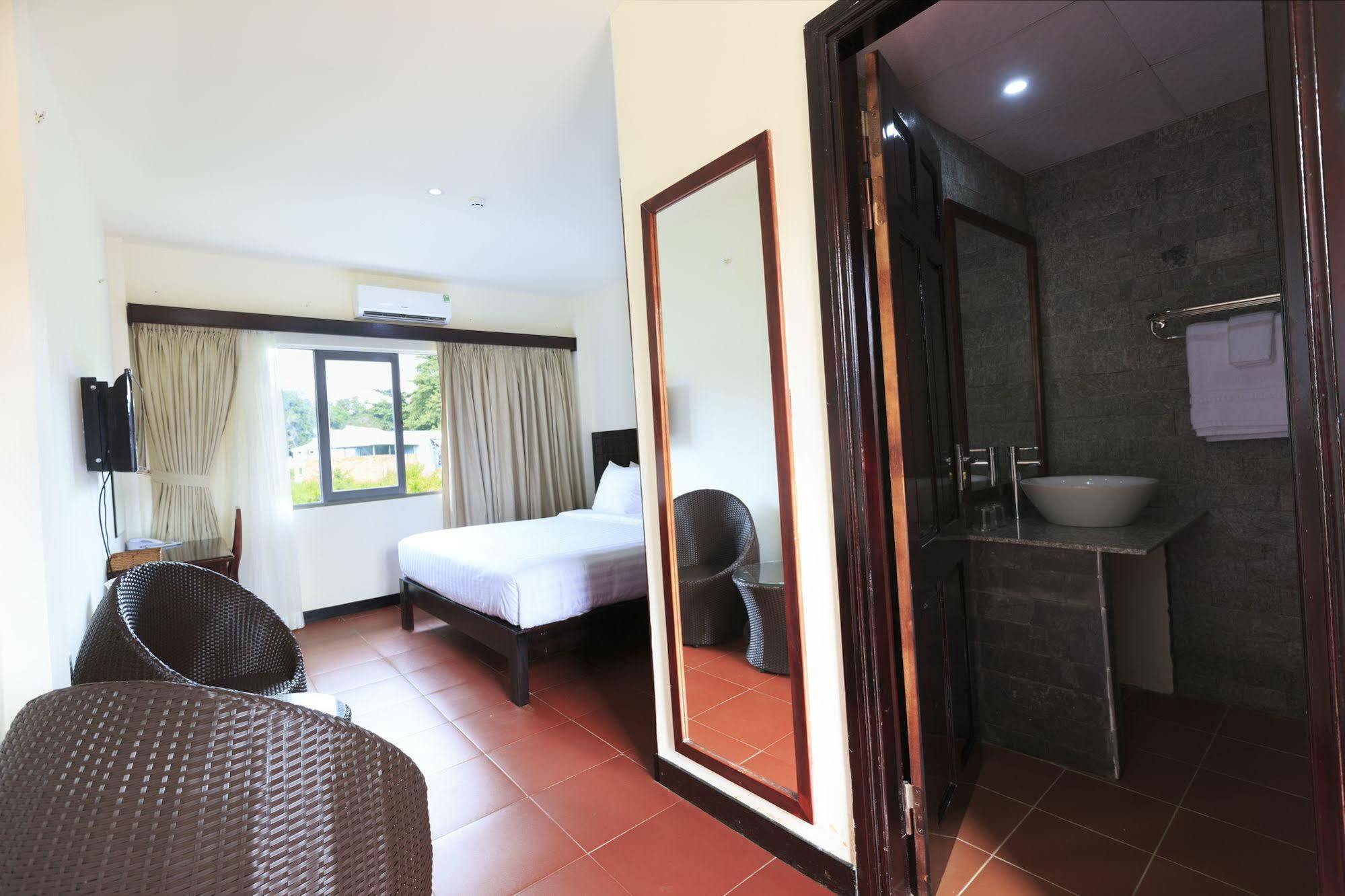 Countryside Garden & Bar 3*