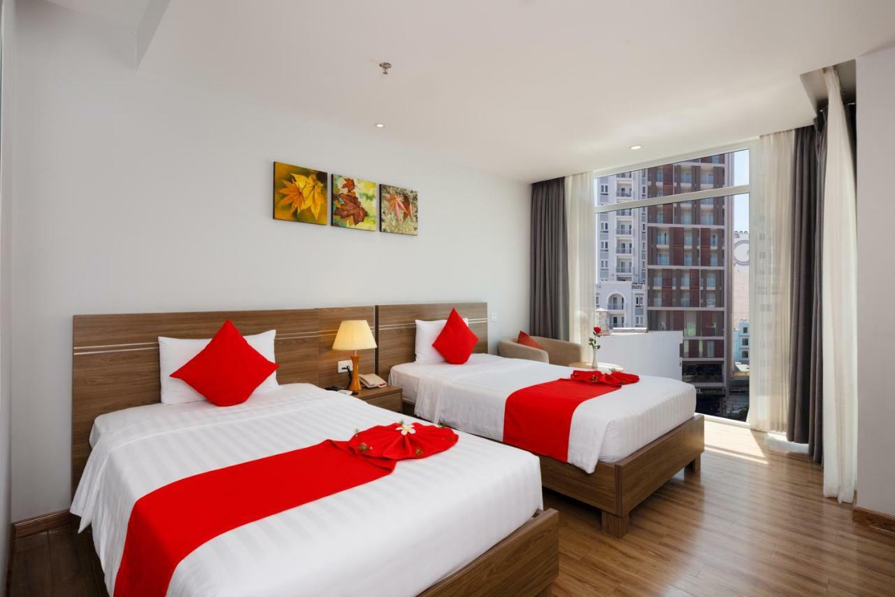 Hotel Maple Leaf &