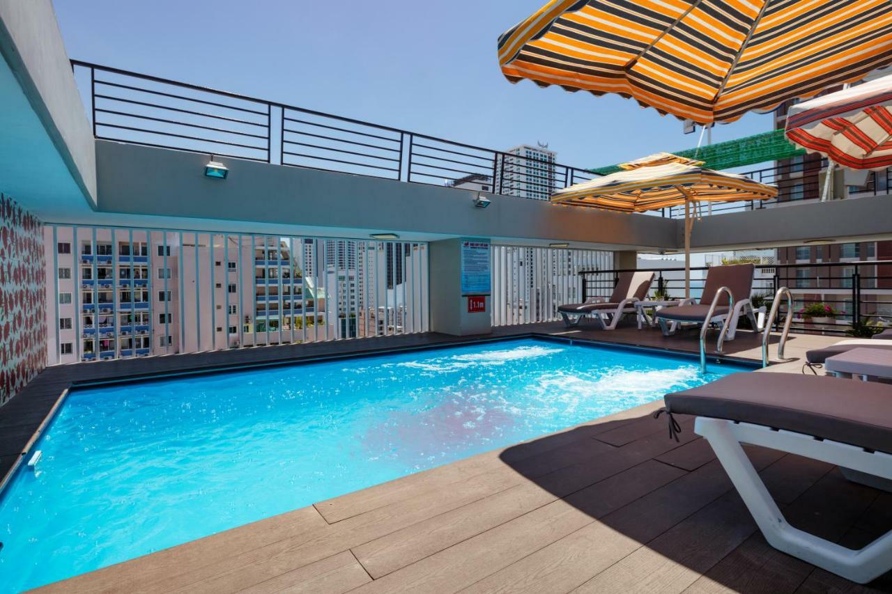 Hotel Maple Leaf & 4*