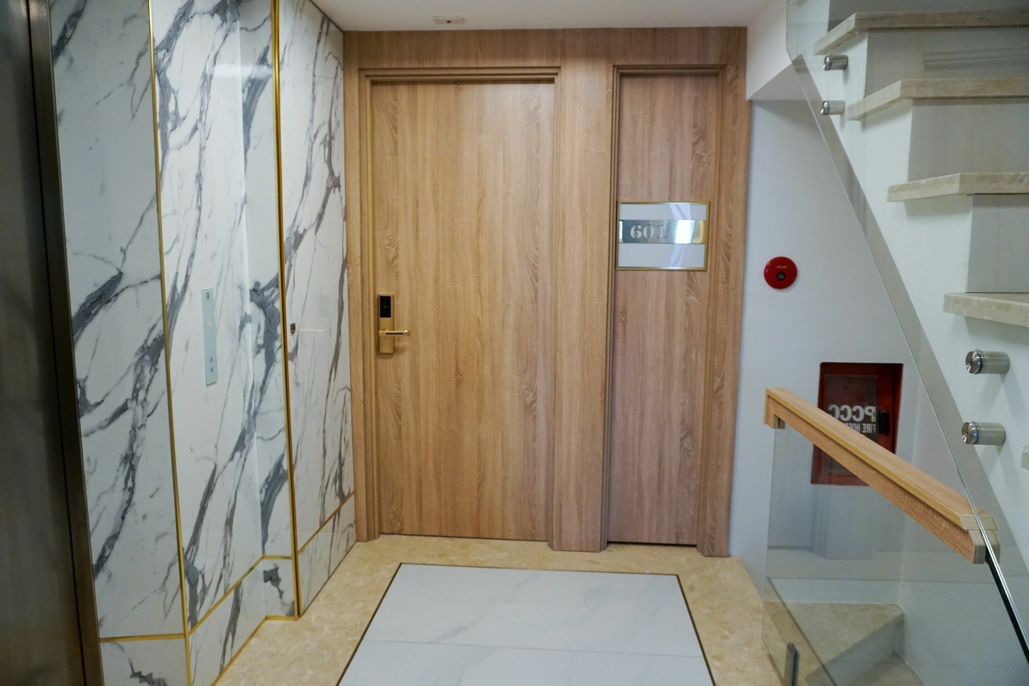 Ruby Hotel *